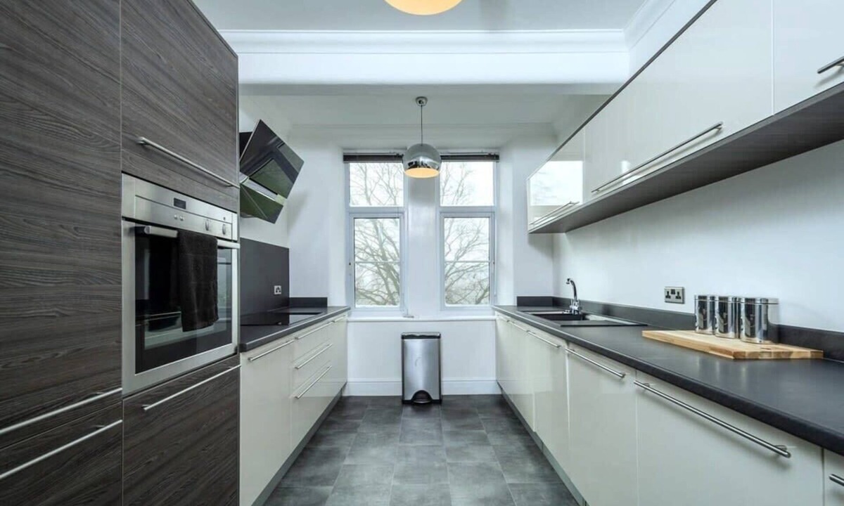 Pill Apartment | Spacious Apartment, 10 mins drive to Clifton