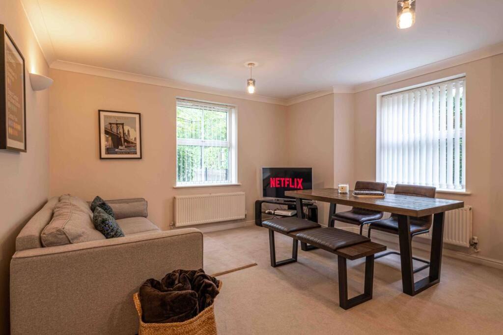 Olton Apartment | Spacious Apartment, Near Birmingham Centre + NEC