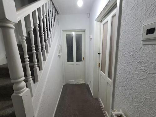 Birch House | Spacious Double Bedroom WC Greater Manchester