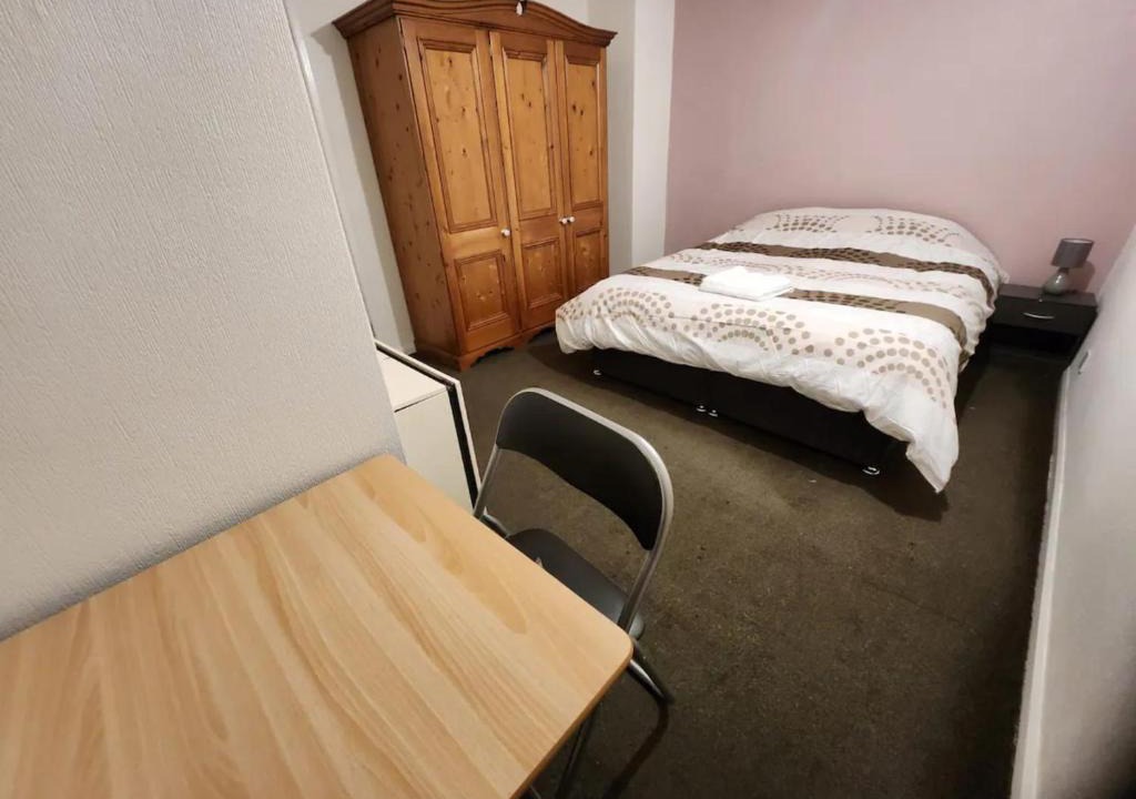 Birch House | Spacious Double Bedroom TDB Manchester