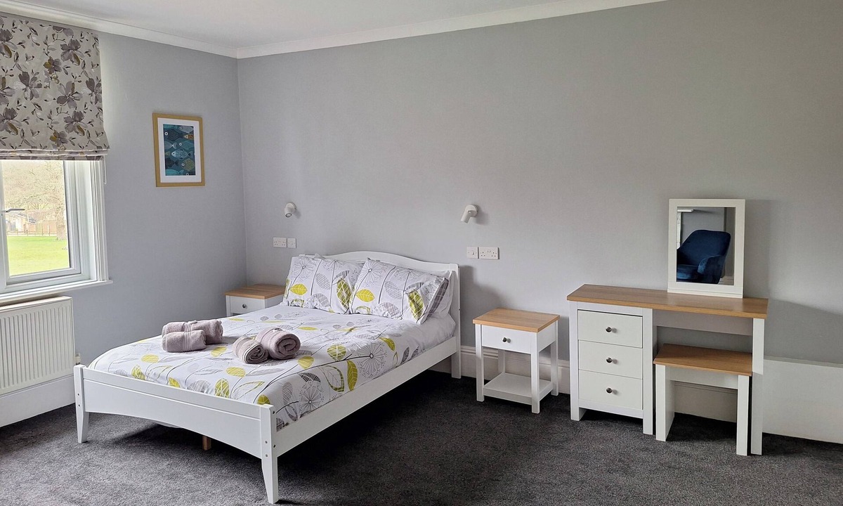 Cranleigh House | Spacious Double Room with Lovely Views