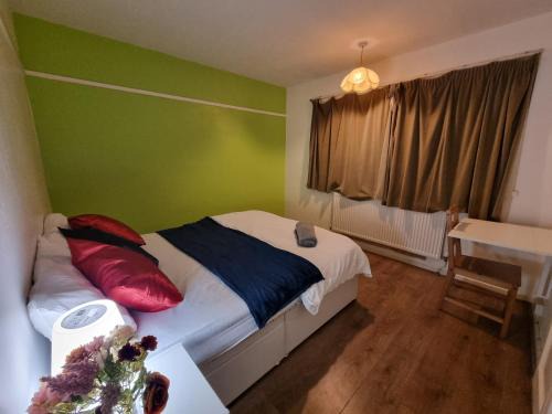 Hillingdon House | Spacious Double Room Ideal for Professionals Heathrow Uxbridge Access StockleyPark Brunel University Hillingdon Hospital Prologis Park