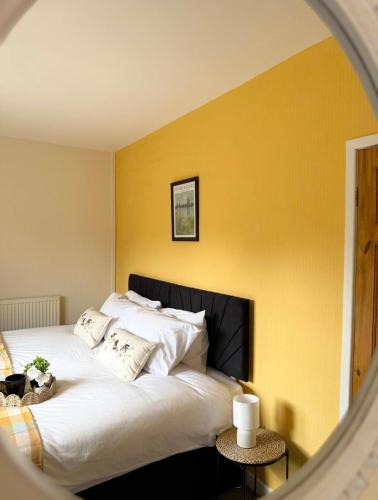Mancot House | Spacious Hawarden Haven 3BR Free Parking Long Stay
