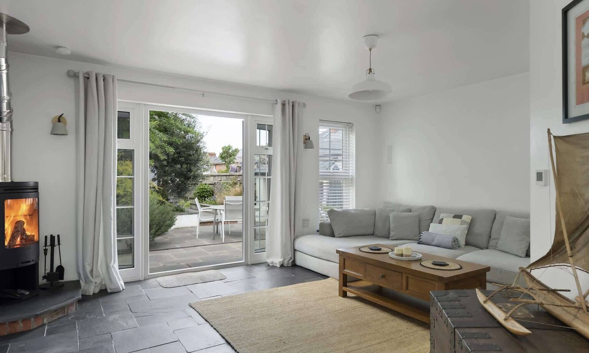 Barnstaple House | Spacious House Large Patio & Free Parking