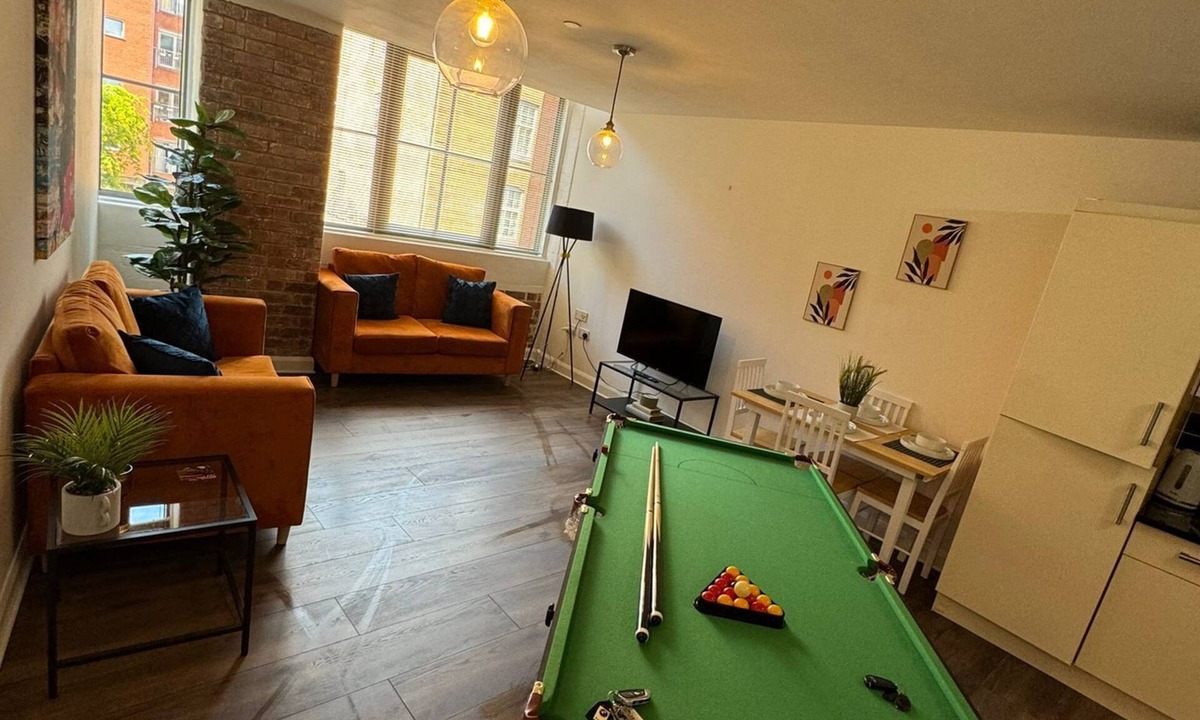 Leicester Apartment | Spacious Leicester Apt with Free Parking, Sleeps 6