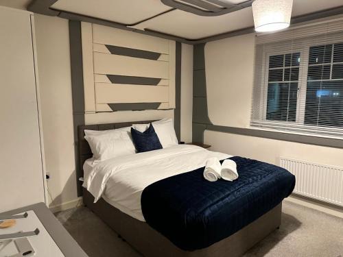 Wolverhampton House | Spacious Luxurious Serviced Accommodation 5