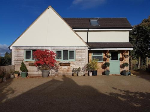 Severn Stoke House | Spacious Luxury 1 bed house parking dogs welcome