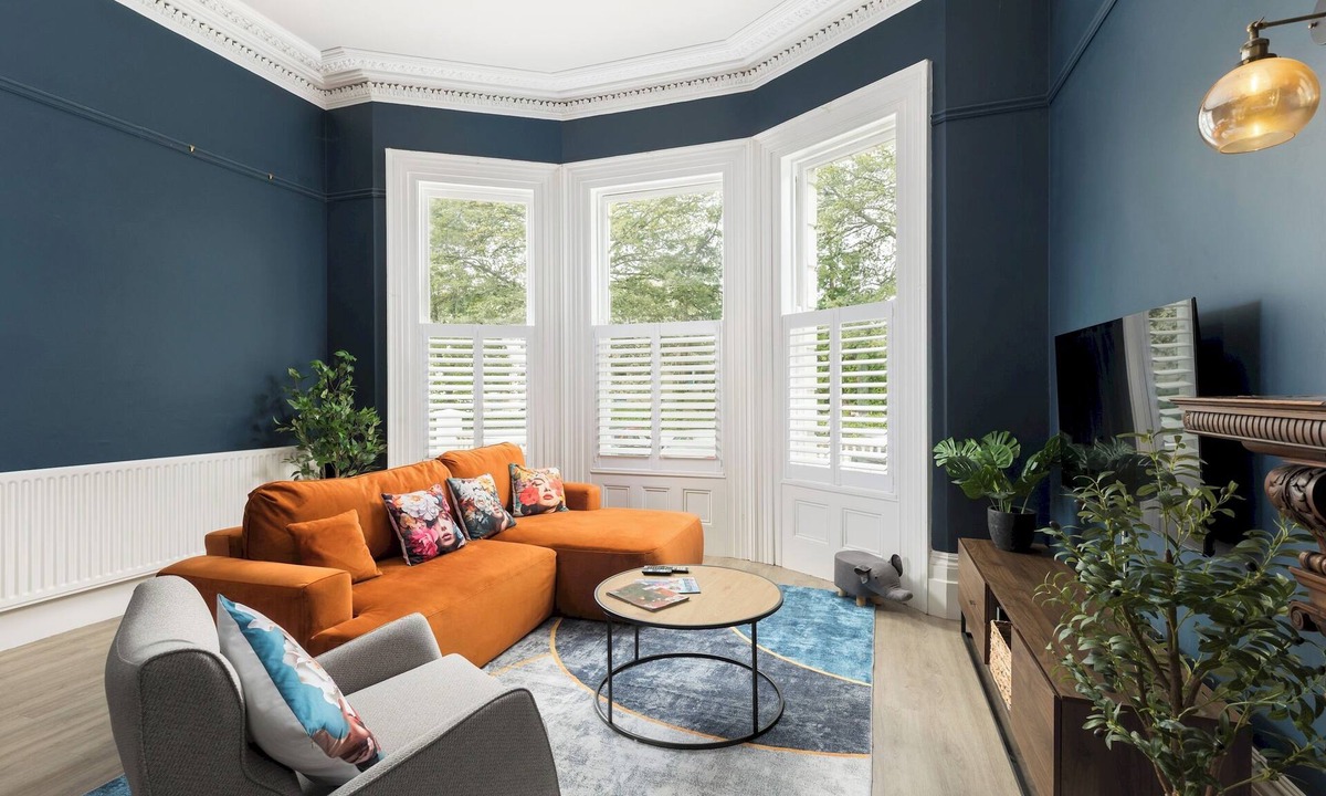 Lillington Apartment | Spacious & Modern 2 Bed Apartment with Parking - Pass the Keys