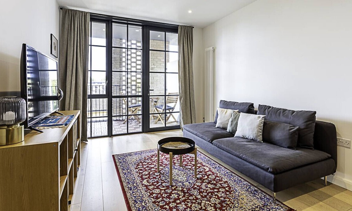 Stratford Apartment | Spacious Modern Hackney Flat