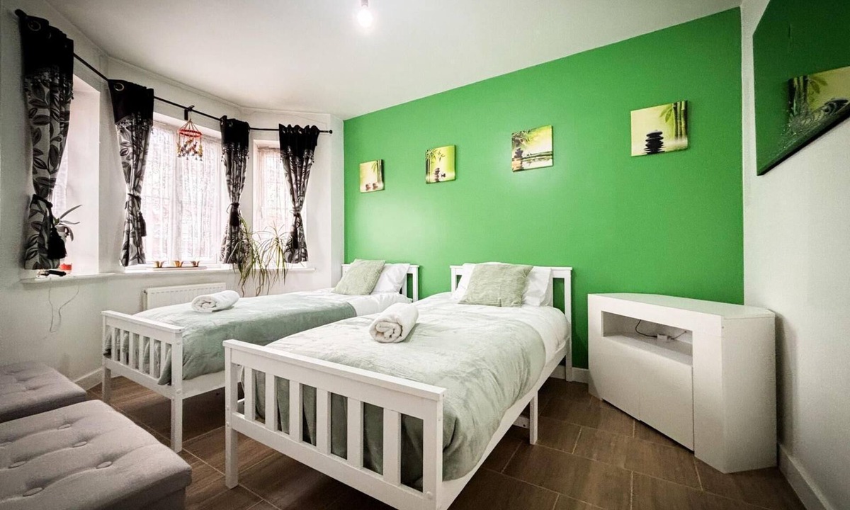 Smethwick House | Spacious Modern Townhouse, Discounts on long stays!