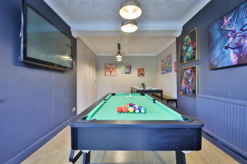 Fairwater House | Spacious & Modern Triple-Story Cardiff Home with Pool Table