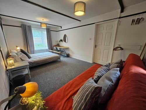 Butetown House | Spacious Private Room with Private Bathroom in the Heart of Cardiff Bay