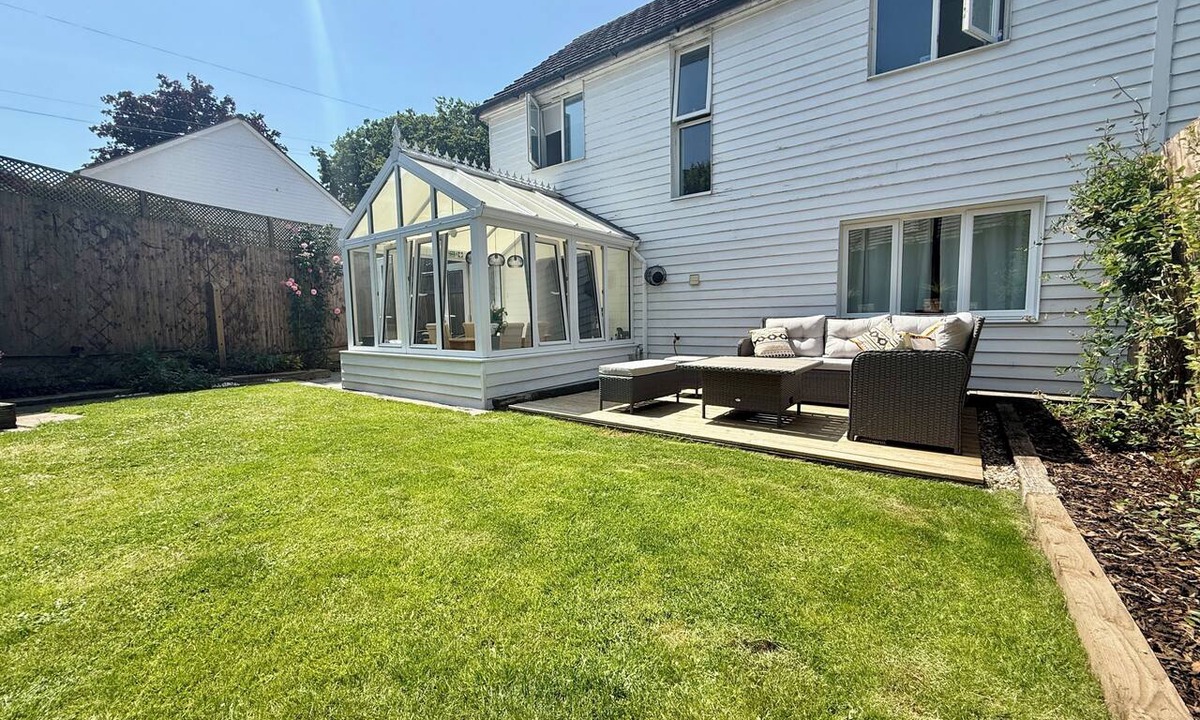 Cranbrook Cottage | Spacious Refurbished Cottage. Good village Location. Short & Long Stays Welcome.