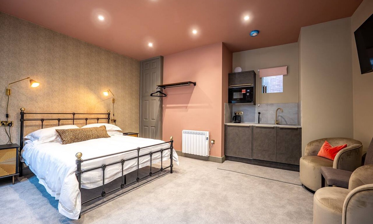 Newark Apartment | Spacious Studio with Shower in heart of Newark