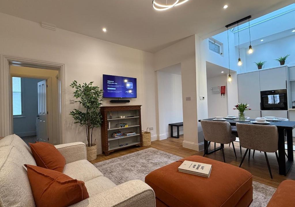 Pontrilas Apartment | Spacious, Worcester city centre 2 bedroom apartment