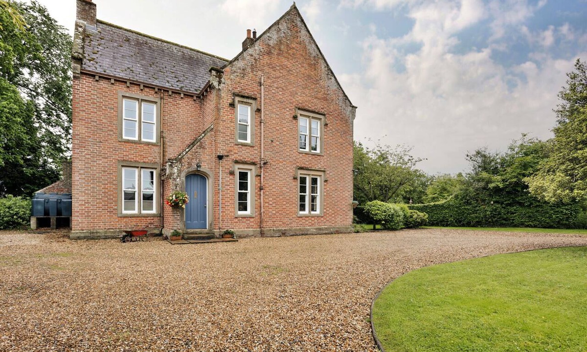 Carlisle House | Spinney Corner