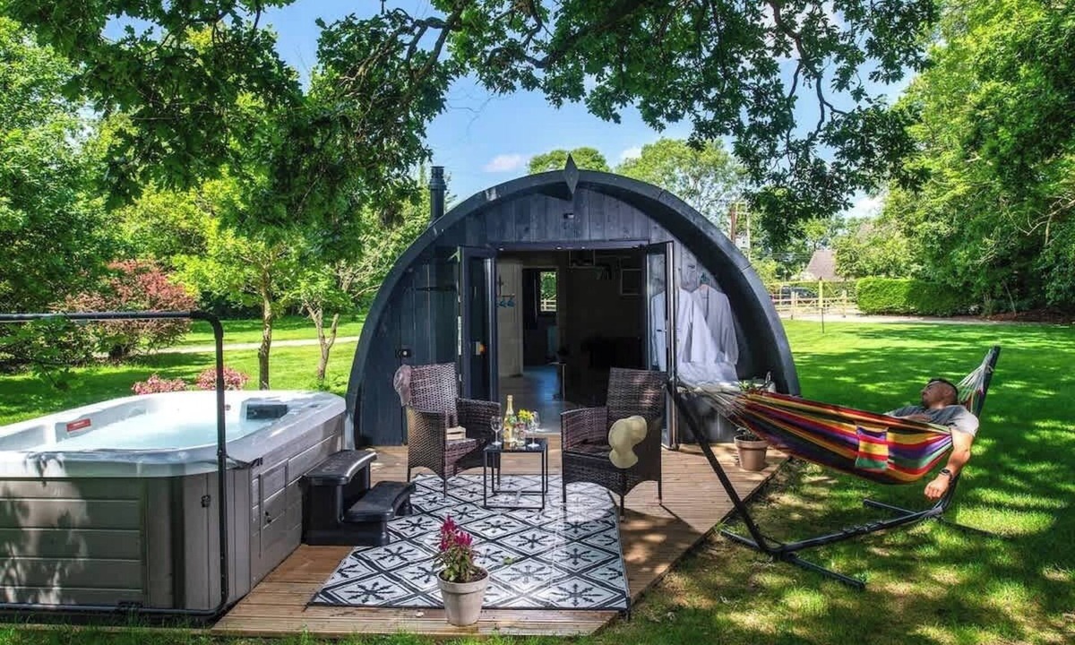 Malmesbury Cabin | Squirrels Drey