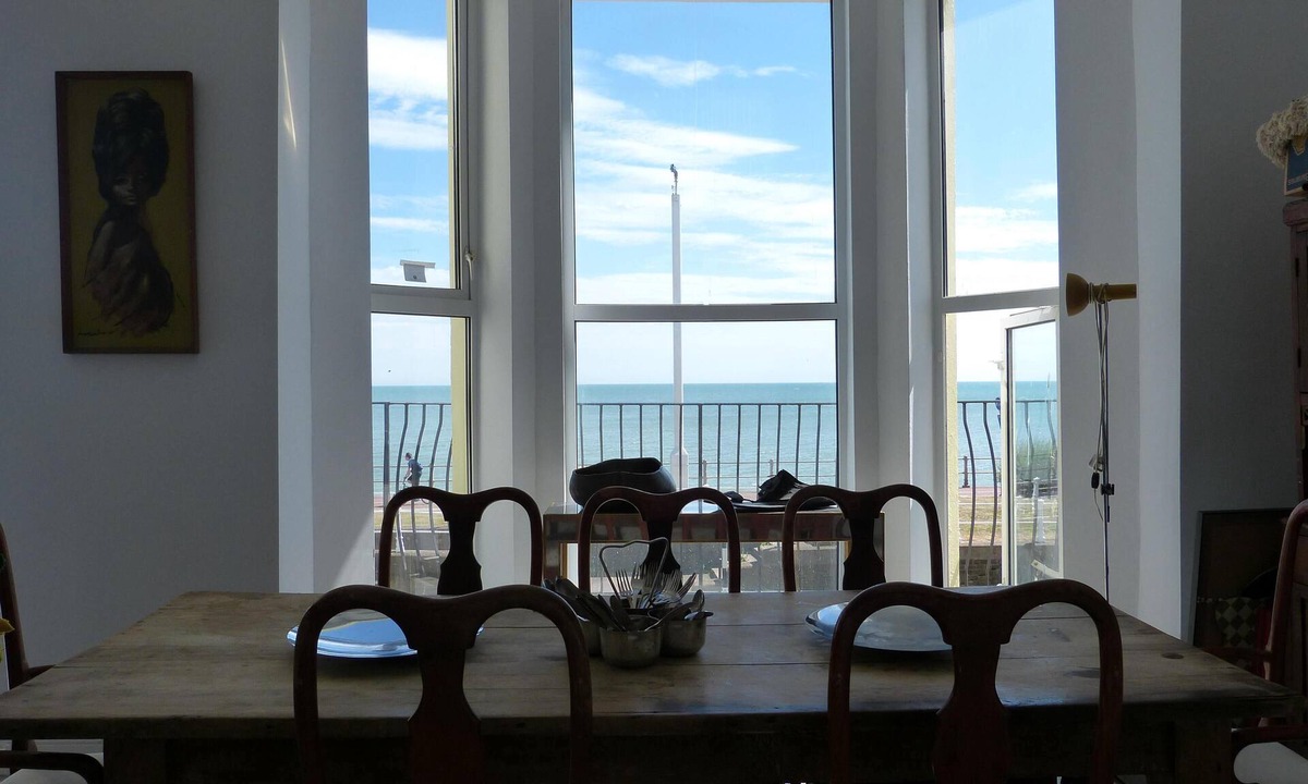 Ewhurst Green Apartment | St Leonards On Sea - Seafront First Floor Flat W/Stunning Sea View