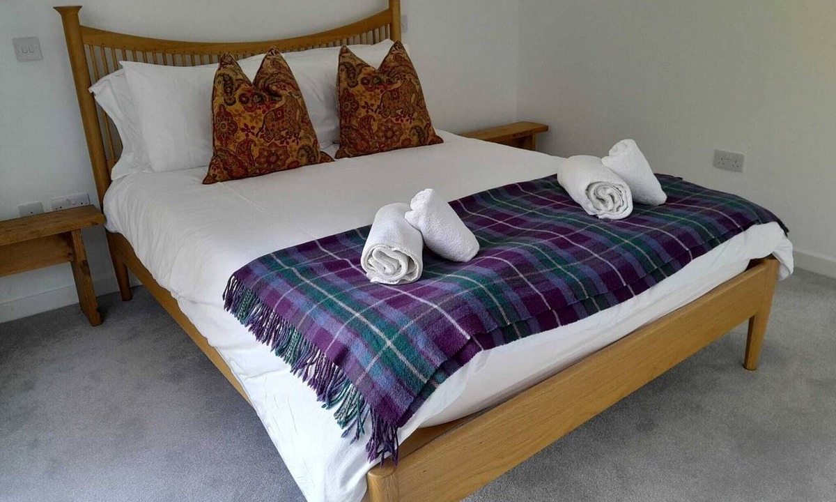 Kingussie House | St Vincent's: Explore the Highlands & Cairngorms National Park