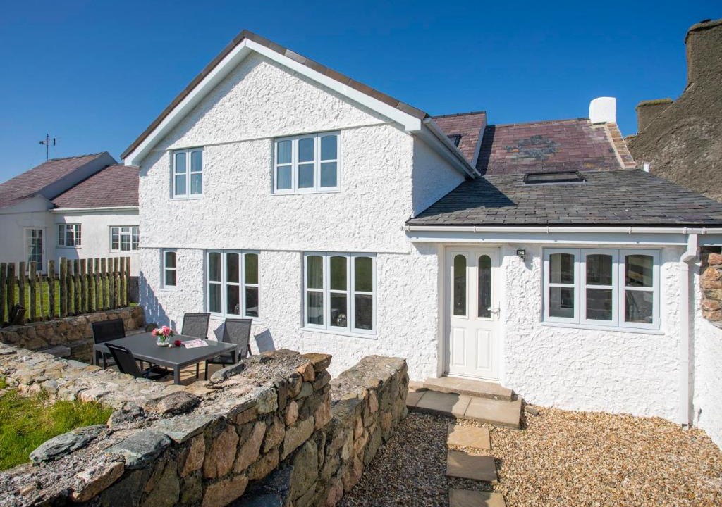 Llanfaethlu House | Stabl Bach