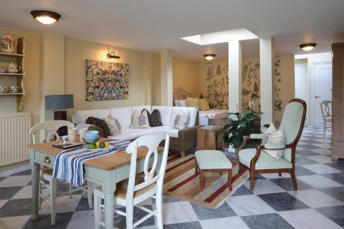 Redbrook Apartment | Steeple View - Romantic Wye Valley Country House Studio Apartment - Dog Friendly