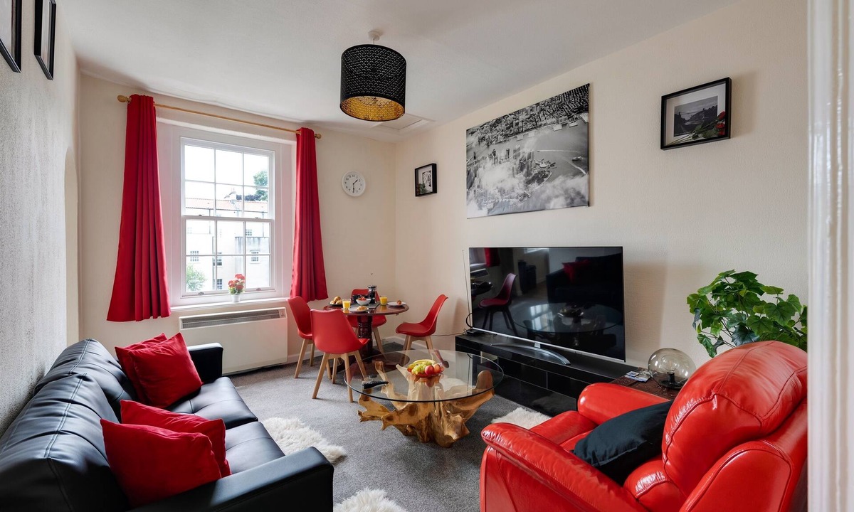Cotham Apartment | STR8BS8 2-Bedroom Penthouse, Clifton, Parking, Garden & City Views