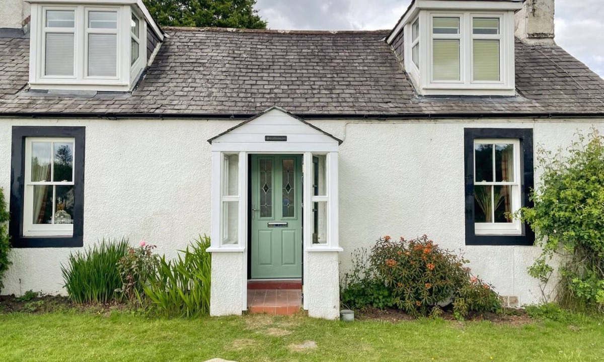 Beattock Cottage | Strathannan: A Charming Retreat