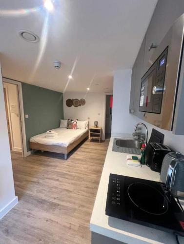 Bristol Floating Harbour Apartment | Studio Flat Close to Queen Square - Flat 3B