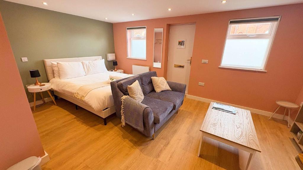 Horfield Apartment | Studio Flat in Seymour Road