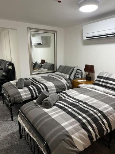 Merthyr Tydfil Apartment | Studio Flat Twin - Town Centre