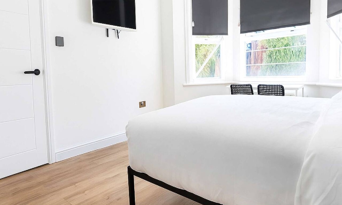 Harlesden Apartment | Studio Flat with Private Bathroom & Kitchenette