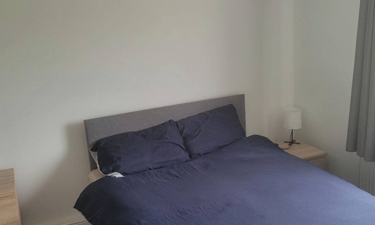 Saltash Apartment | Studio Sleeps 2 - Shared Garden - Free Parking