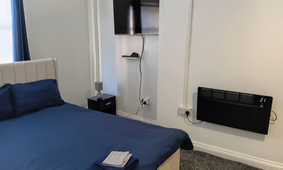 Oldbury Apartment | Studio Sleeps 2 With Parking