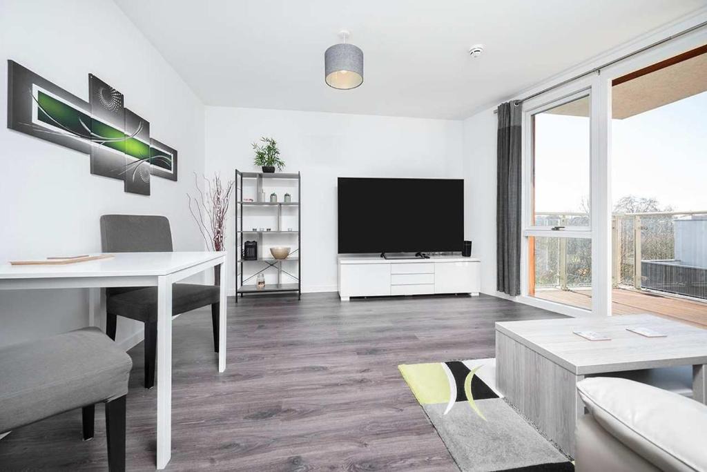 Maidenhead Apartment | Stunning 2BR flat with balcony