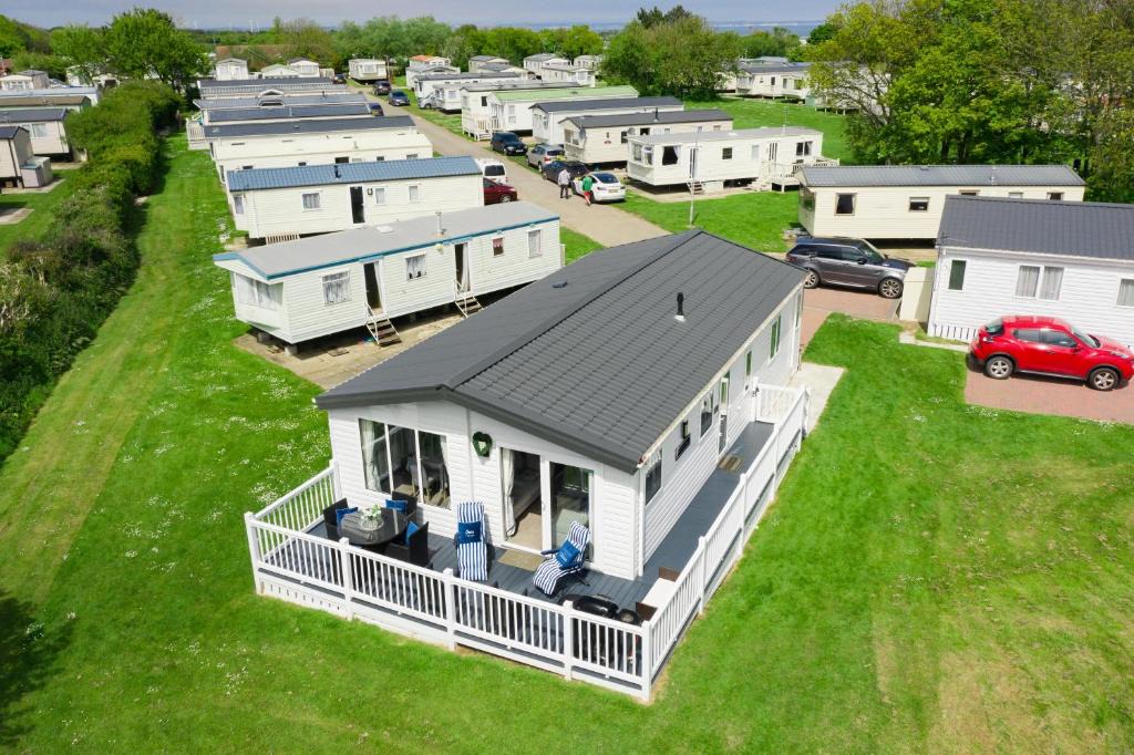 Mappleton Ski Chalet | Stunning 6 Berth Lodge For Hire At Skipsea Sands In Yorkshire Ref 41077Wf