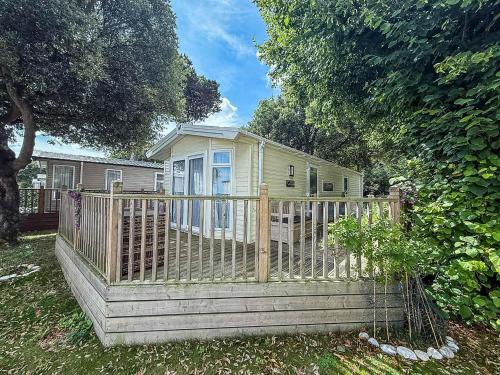 Corton House | Stunning Caravan With Decking At Azure Seas In Suffolk Ref 32055Az