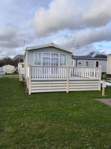 Netley House | Stunning Caravan With Decking At Solent Breeze In Hampshire Ref 38088Sb
