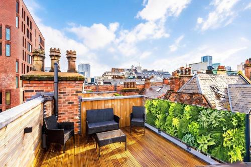 Market Street Villa | Stylish 3-Bed Central Stay - Roof Terrace & Parking