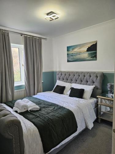 Solihull House | Stylish 5-Bed Solihull Stay Near NEC & Airport