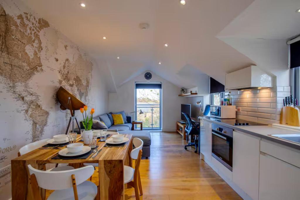 Cambridge Apartment | Stylish and Modern Flat with Free Parking - Pass the Keys
