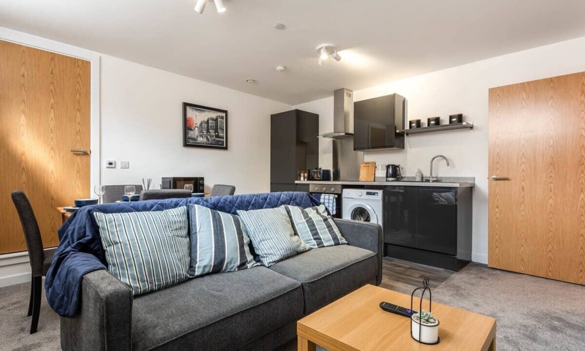 Sheffield City Centre Apartment | Stylish Central Sheffield 1BR – Sleeps 2