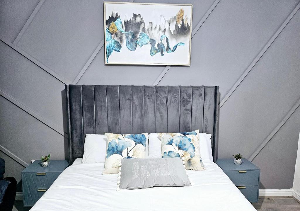 Middleton Apartment | Stylish Spacious 1Bd Apt-KingBed-10min Heaton Park