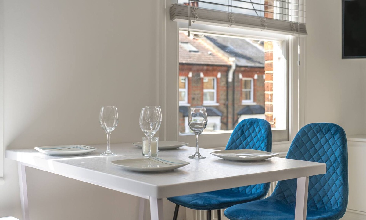 Queen's Park Apartment | Stylish split-level 2BR near Queen’s Park – bright, modern & well-connected