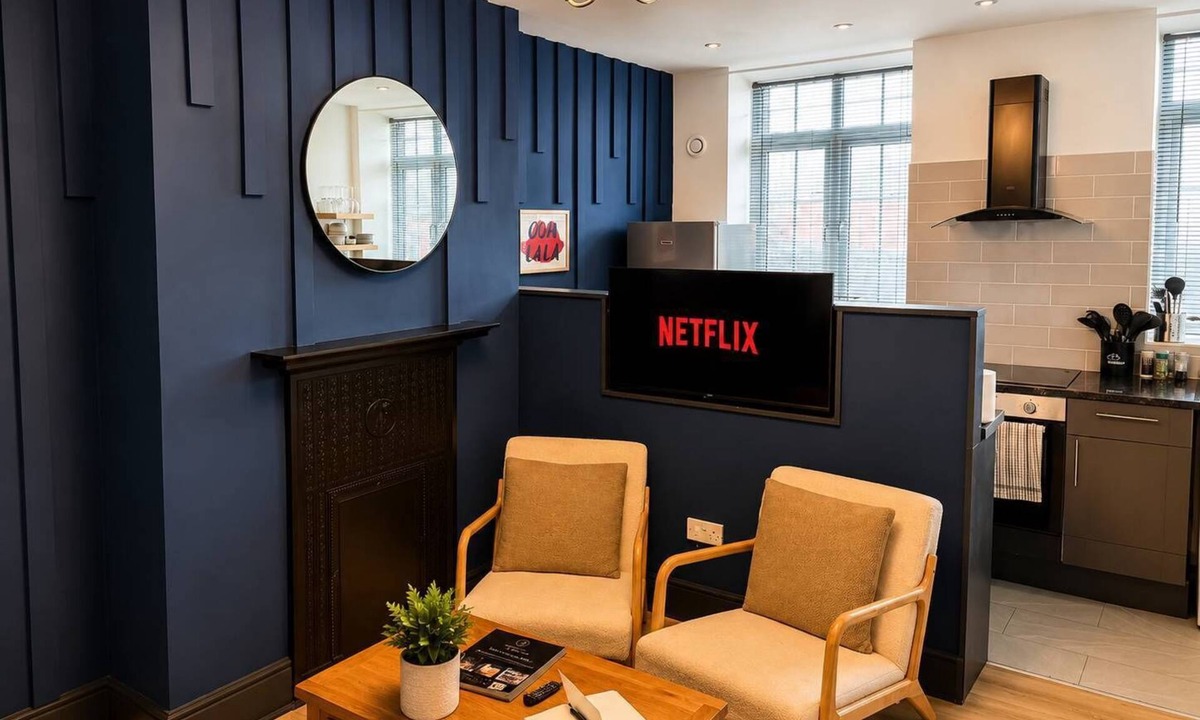 Warrington Apartment | Stylish Warrington Stay -2 King Beds -Netflix