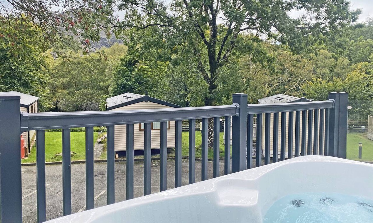 Bethesda House | Super spacious modern lodge with large balcony and hot tub.