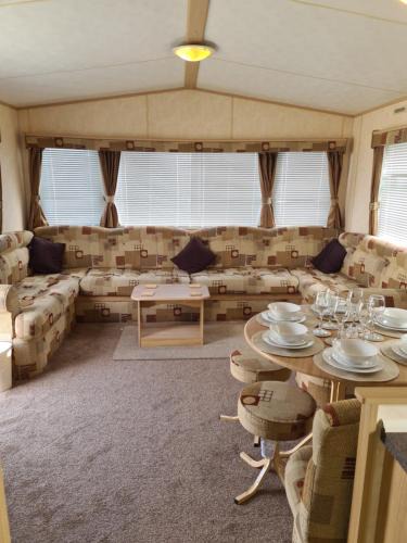Chapel Saint Leonards Ski Chalet | Superb 8 Berth Caravan, Golden Anchor Park