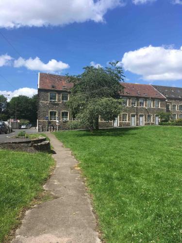 Hanham Apartment | Superb Peaceful 1 bed apartment in St George.