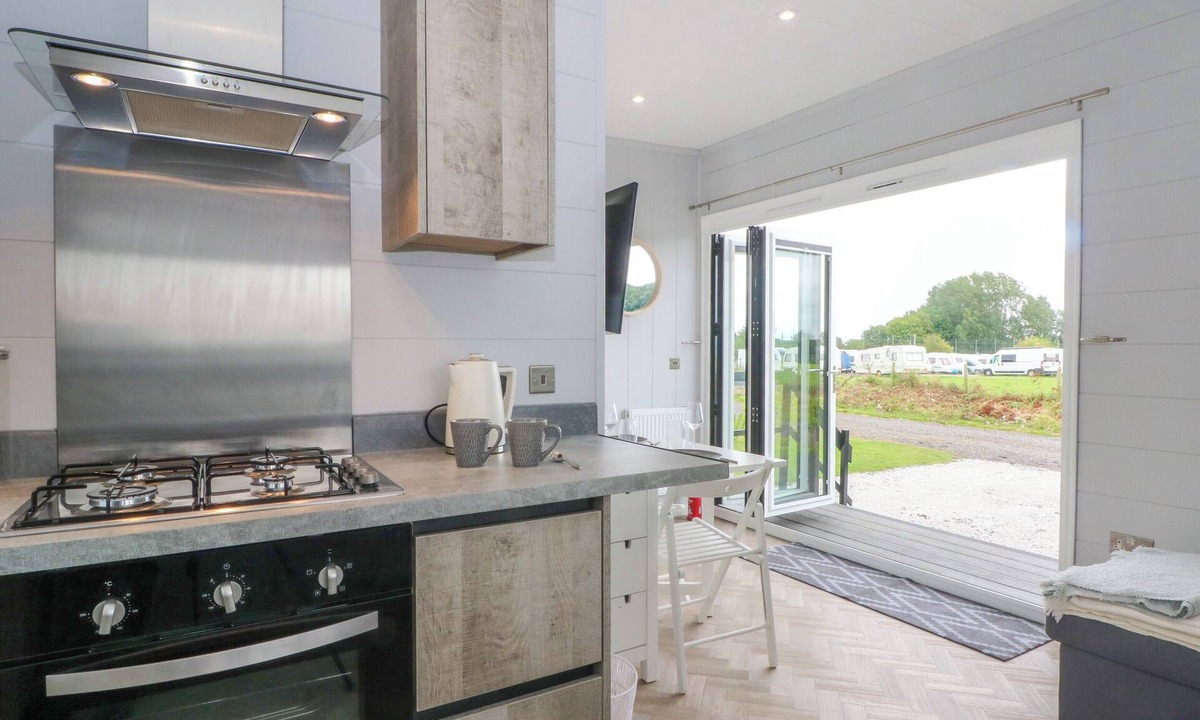 Sutton Weaver Cottage | Sutton Fields Chalet