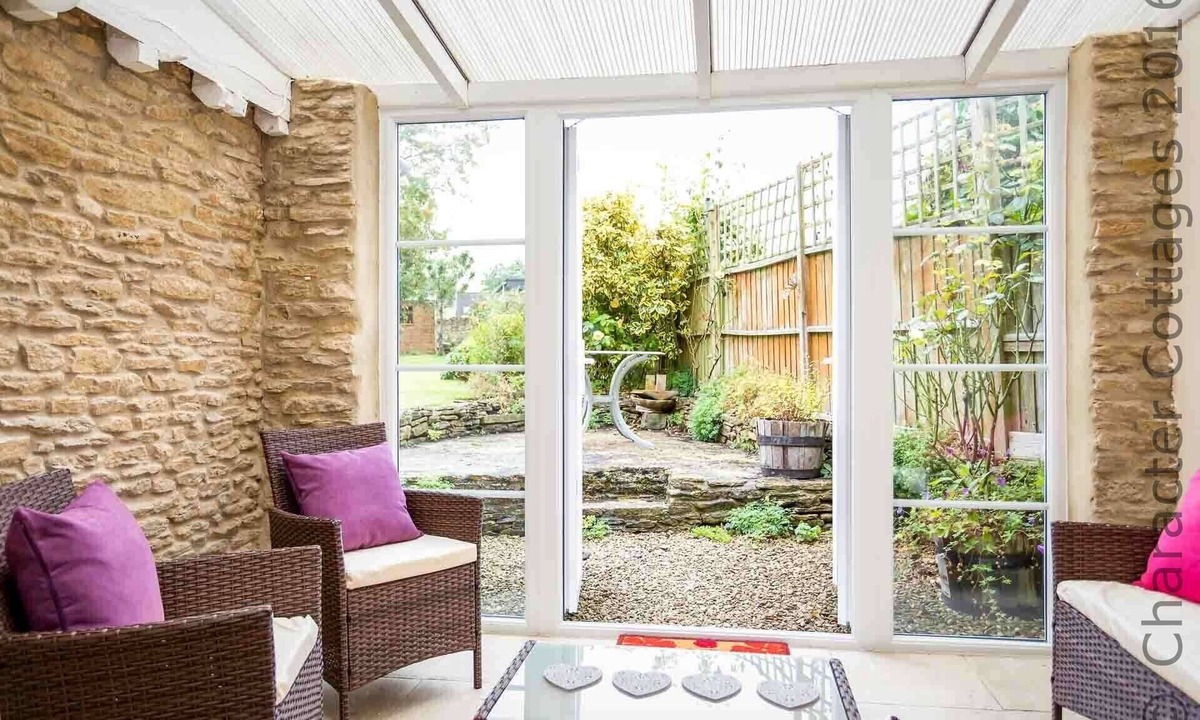 Southrop Cottage | Swan View