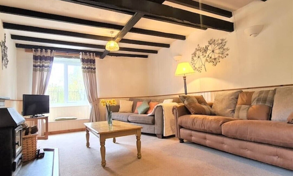 Fivelanes Cottage | Ta Mill Forge Cottage in a Stunning Retreat